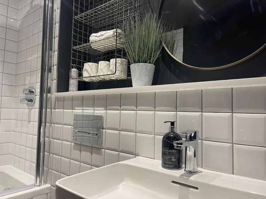 Trendy Apartment In Cardiff Free Parking מראה חיצוני תמונה