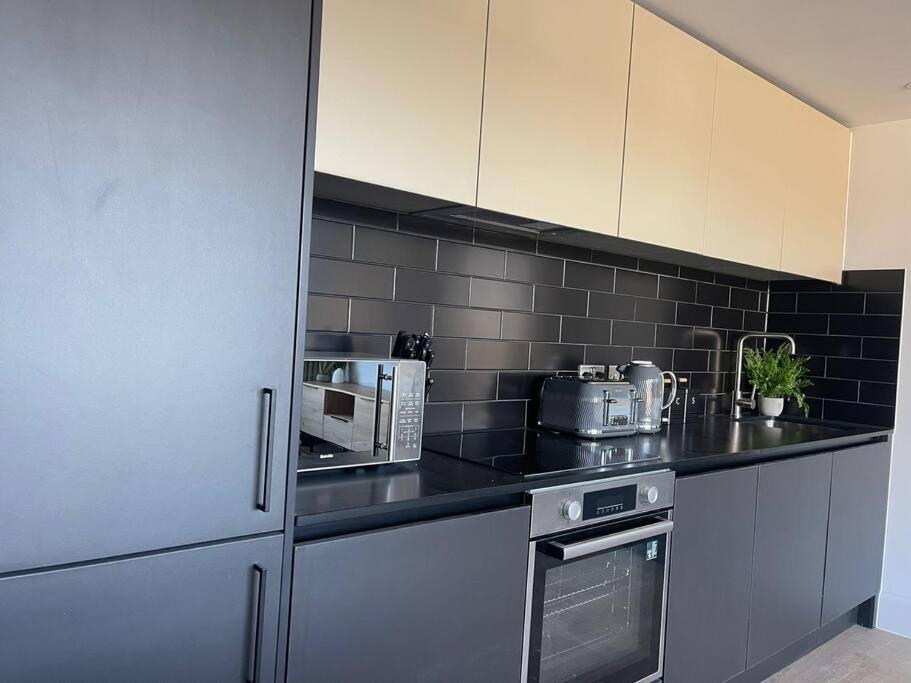 Trendy Apartment In Cardiff Free Parking מראה חיצוני תמונה