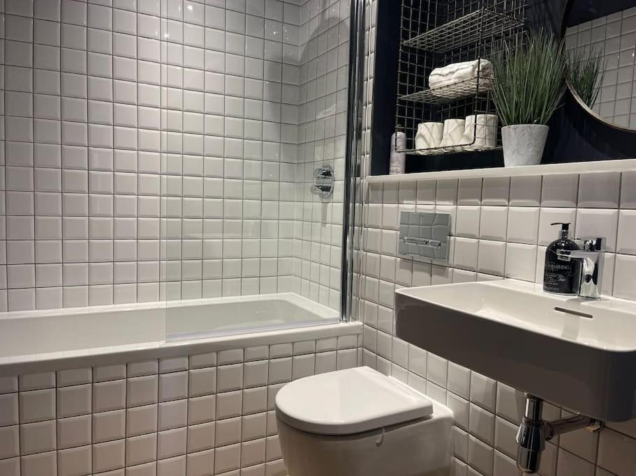 Trendy Apartment In Cardiff Free Parking מראה חיצוני תמונה