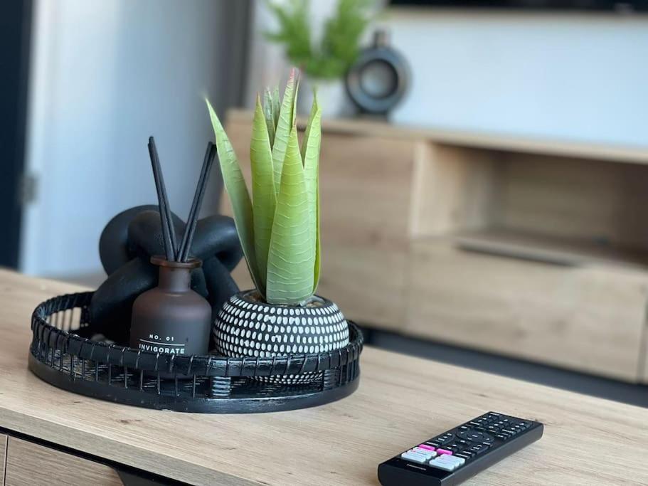 Trendy Apartment In Cardiff Free Parking מראה חיצוני תמונה