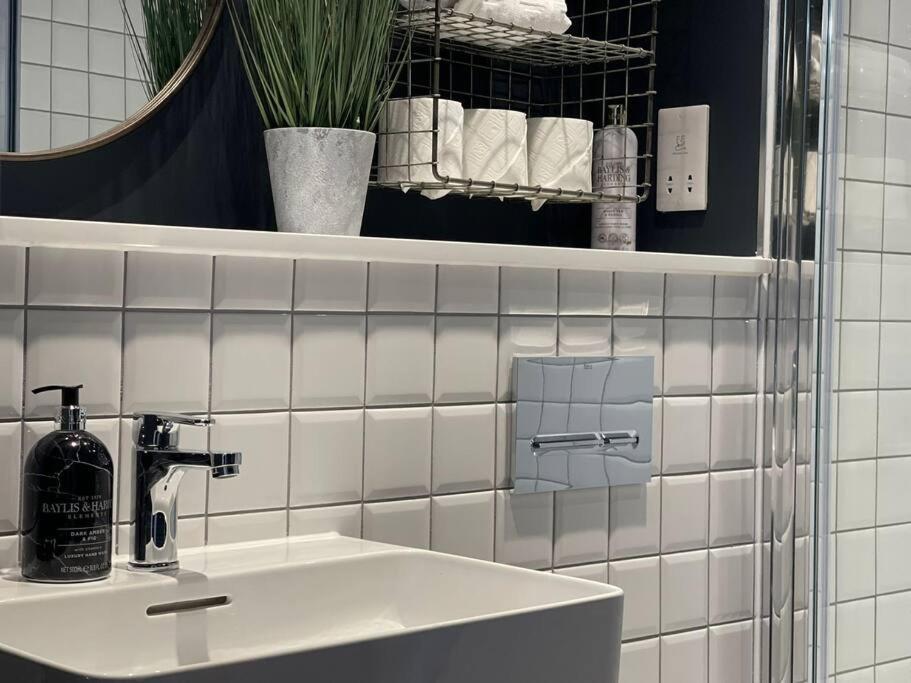 Trendy Apartment In Cardiff Free Parking מראה חיצוני תמונה
